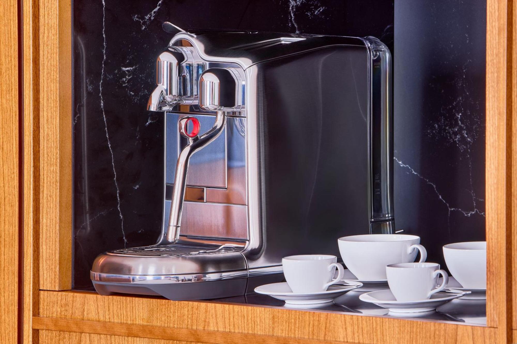 Jw Marriott Hotel Frankfurt Frankfurt am Main Exterior foto A coffee machine