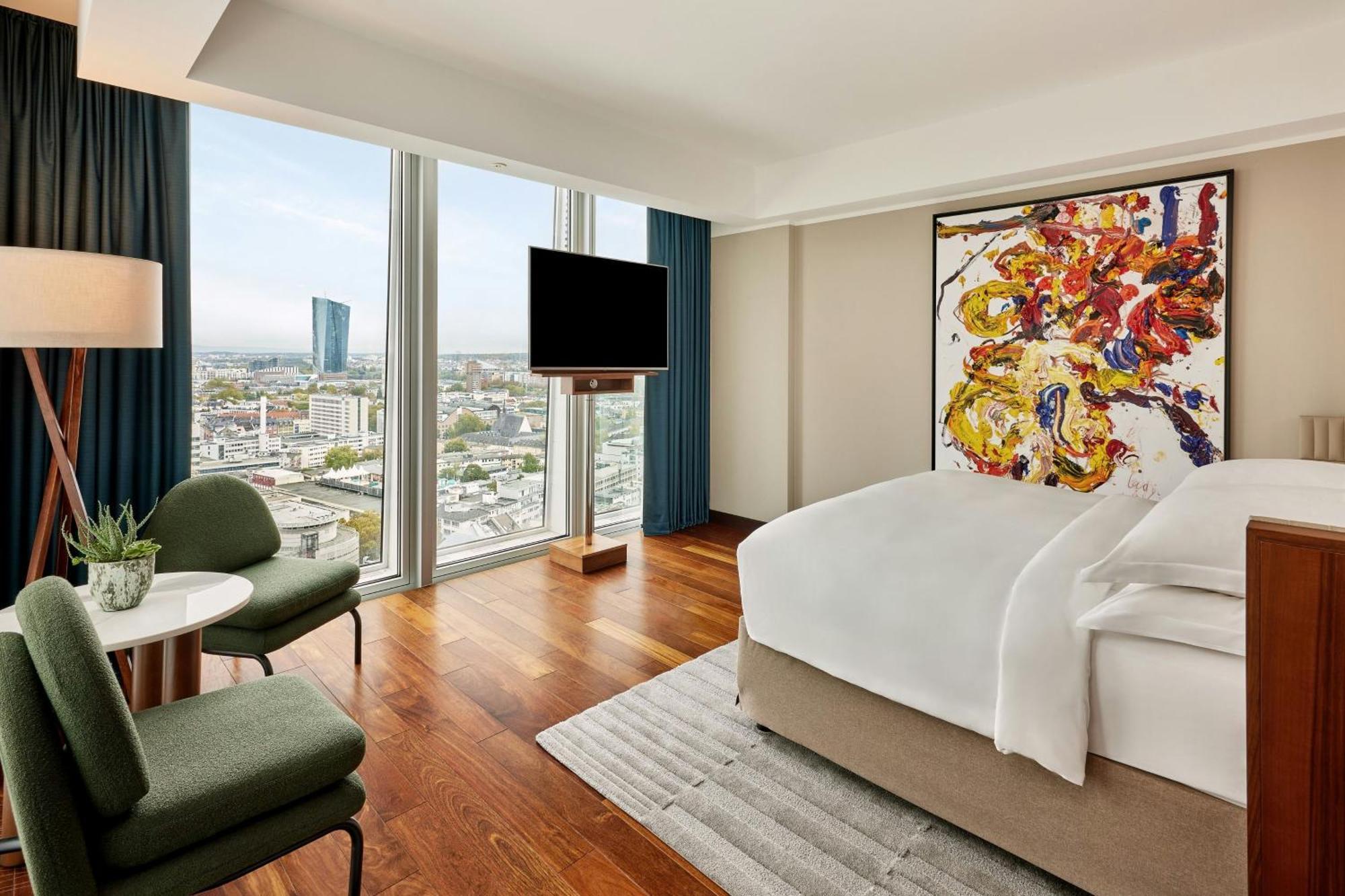 Jw Marriott Hotel Frankfurt Frankfurt am Main Exterior foto A bedroom at the hotel