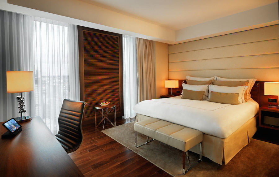 Jw Marriott Hotel Frankfurt Frankfurt am Main Exterior foto A bedroom at the hotel
