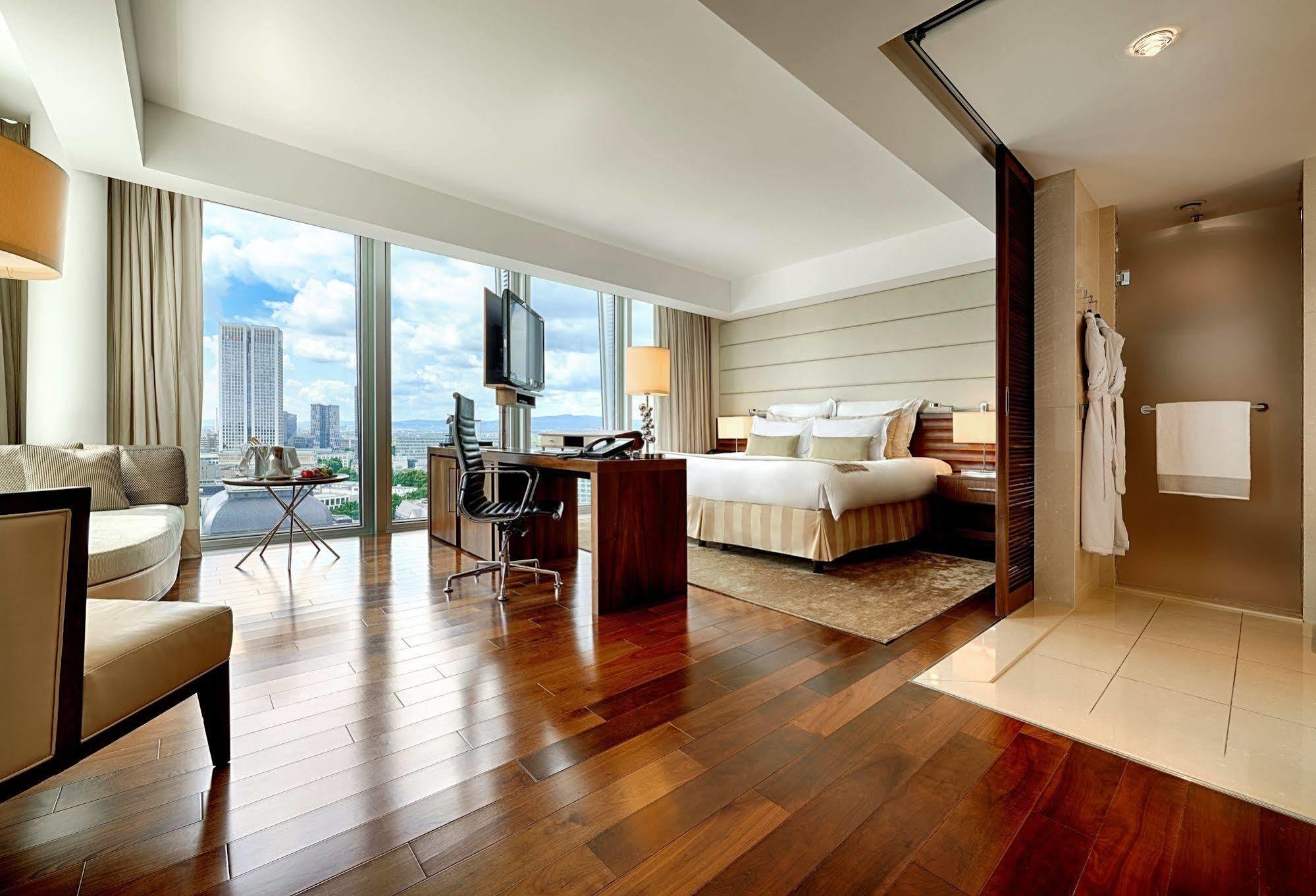 Jw Marriott Hotel Frankfurt Frankfurt am Main Exterior foto A suite at the hotel